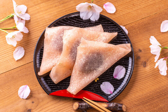 Kyoto family itinerary–Traditional Kyoto sweets – Nama Yatsuhashi mochi filled with red bean paste