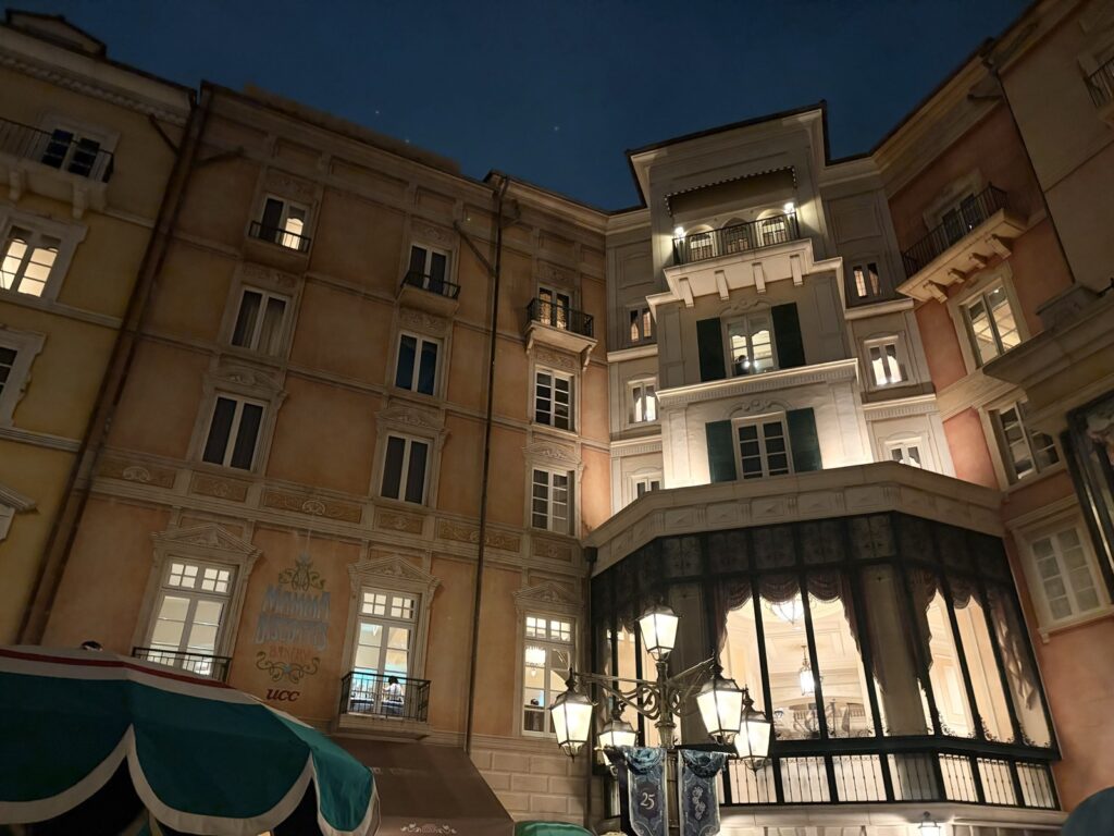 東京ディズニーシー ホテルミラコスタ 夜の外観