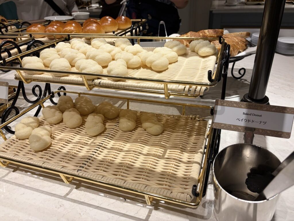 ファンタジースプリングスホテル 朝食ビュッフェ パンの盛り合わせ・種類豊富なベーカリーコーナー