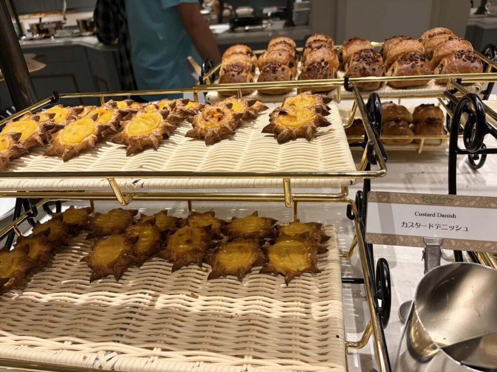 ファンタジースプリングスホテル 朝食ビュッフェ カスタードクロワッサン