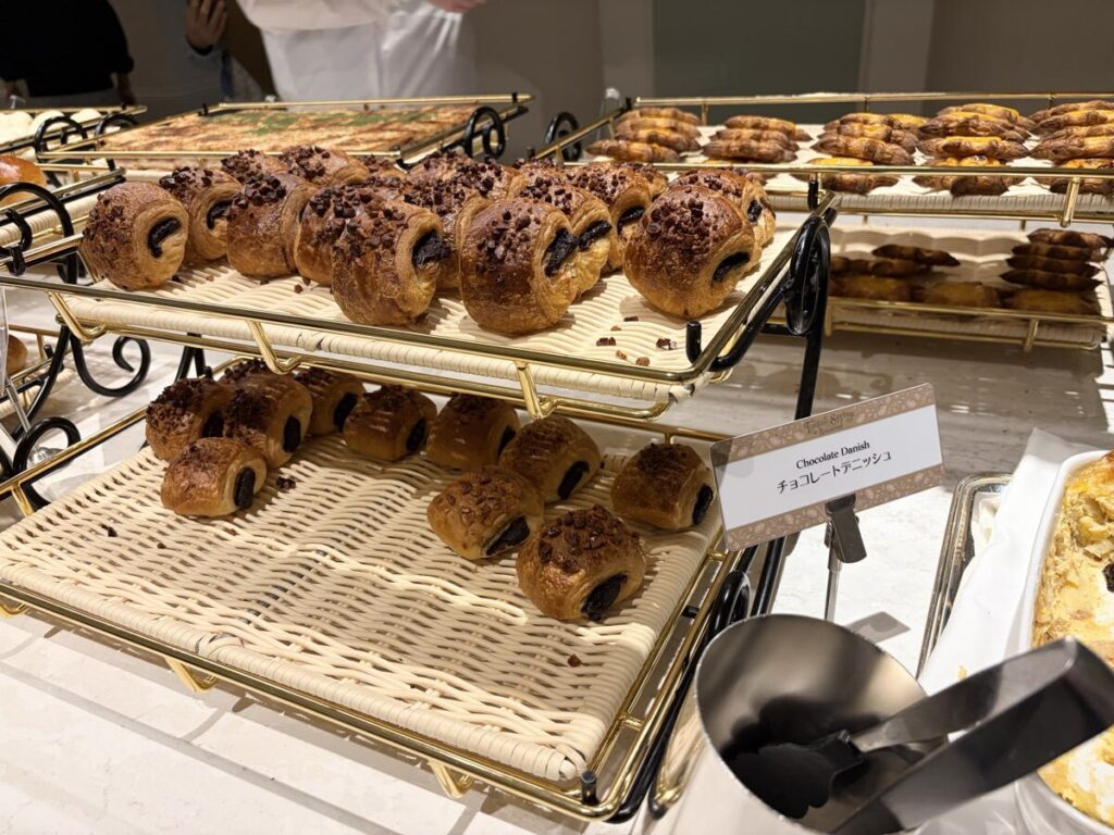 ファンタジースプリングスホテル 朝食ビュッフェ デニッシュペストリー・サクサクの甘いパン