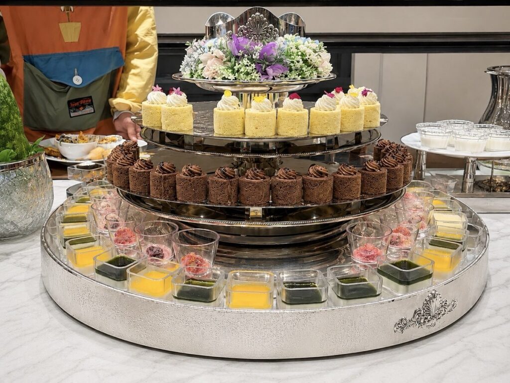 ファンタジースプリングスホテル 朝食ビュッフェ デザートタワー・スイーツの飾り台
