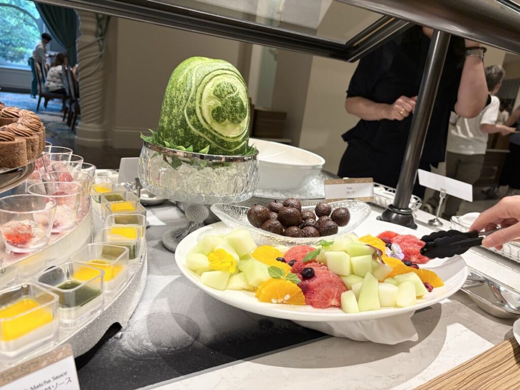 ファンタジースプリングスホテル 朝食ビュッフェ フルーツ盛り合わせ・新鮮なフルーツプレート