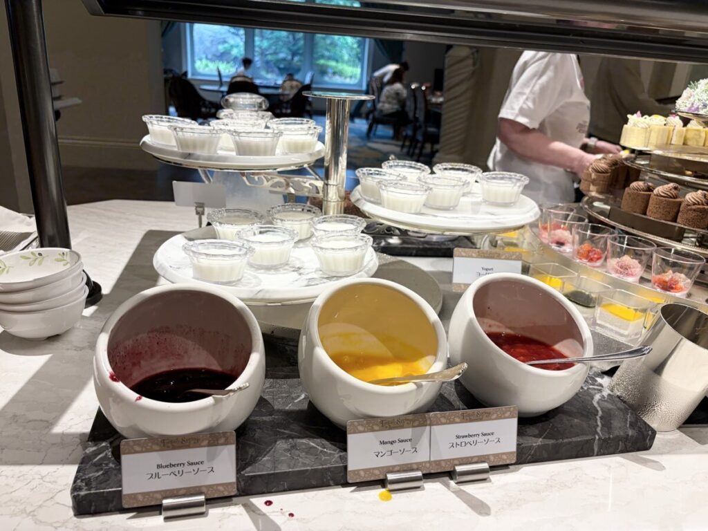 ファンタジースプリングスホテル 朝食ビュッフェ フルーツソース・ヨーグルトやパンに添えるソース