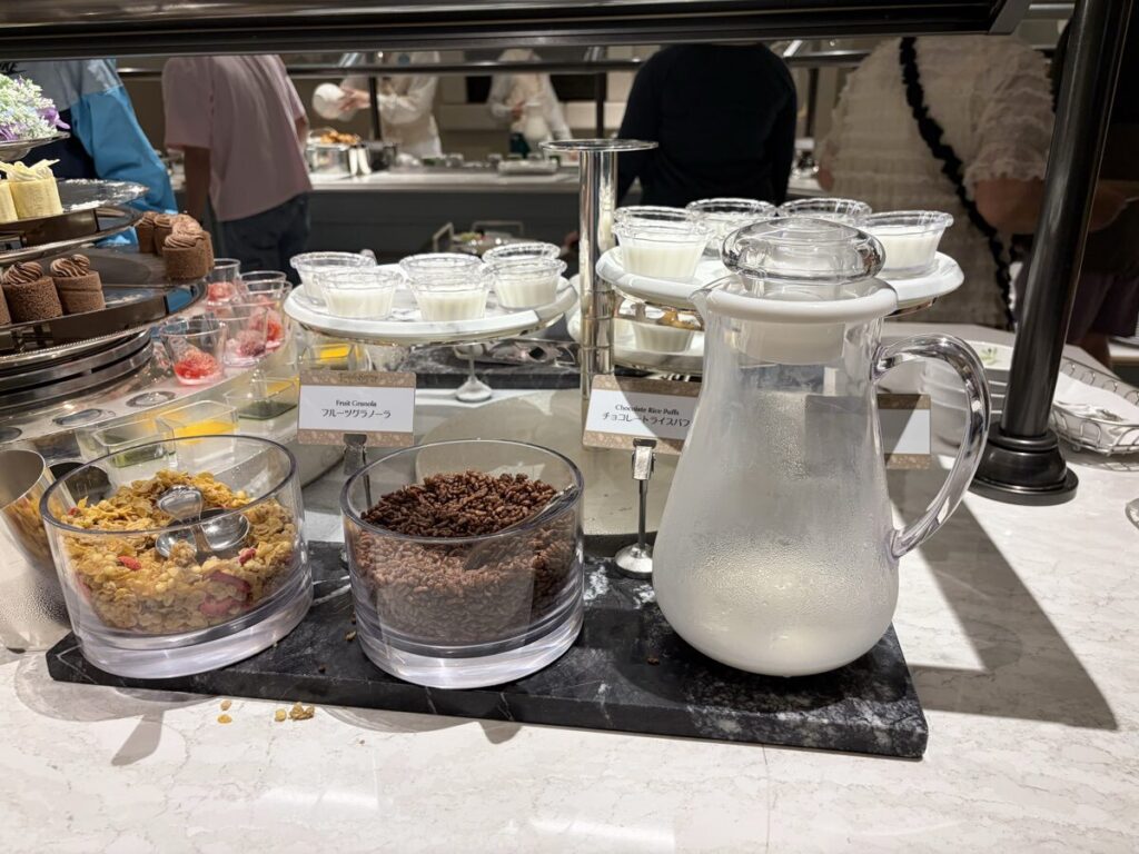 ファンタジースプリングスホテル 朝食ビュッフェ グラノーラ・ヨーグルトのヘルシーコーナー