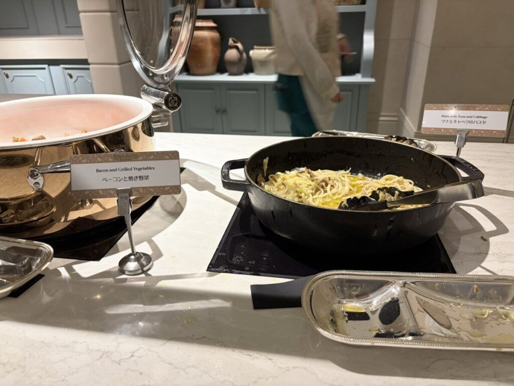 ファンタジースプリングスホテル 朝食ビュッフェ 野菜炒め・温かいお惣菜コーナー