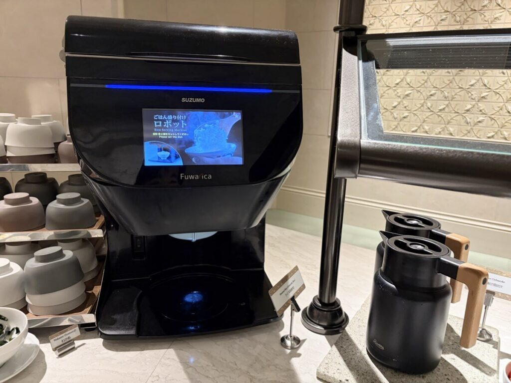 ファンタジースプリングスホテル 朝食ビュッフェ コーヒーマシン・セルフサービスのドリンクコーナー