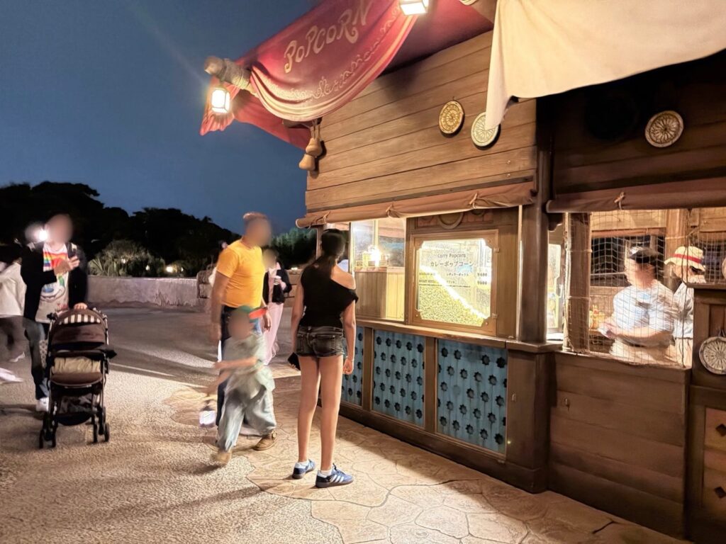 東京ディズニーシー夜のポップコーンワゴン・並んでいない様子