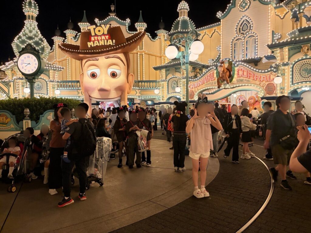 東京ディズニーシートイ・ストーリー・マニア夜間ライトアップ