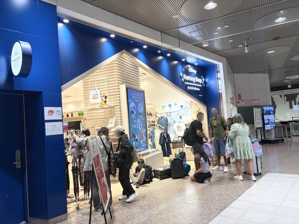 東京駅京葉線通路沿いのディズニーストア