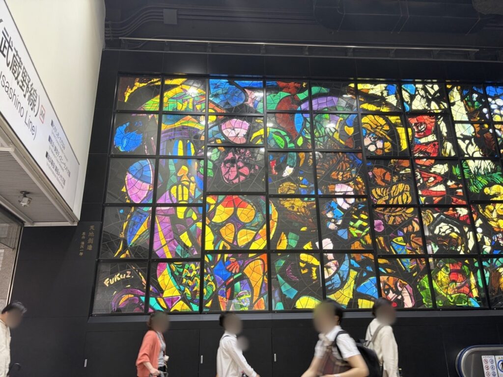 東京駅地下通路のステンドグラスアート