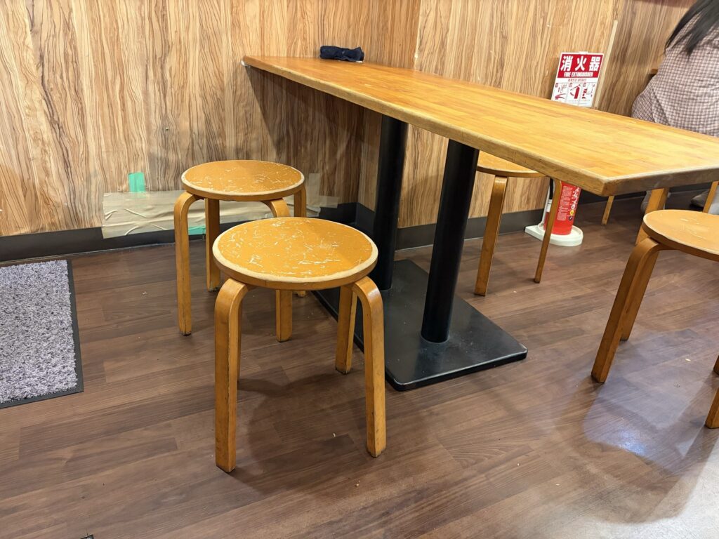 Atchi-chi Honpo basement seating — air-conditioned and non-smoking, but stairs only (no strollers)