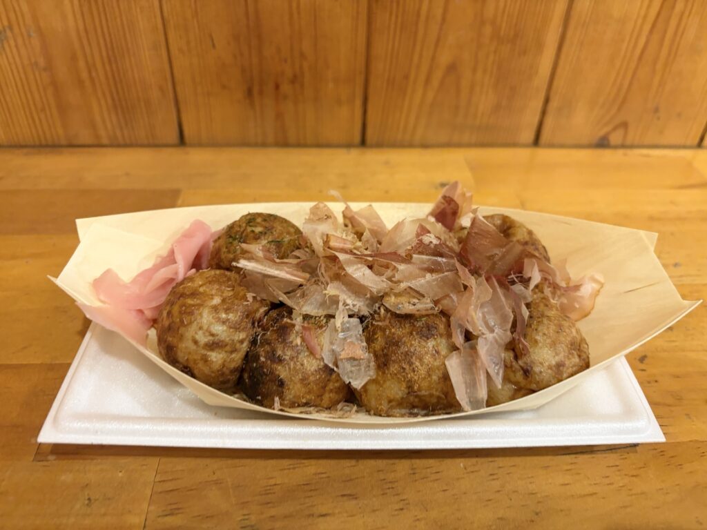 Atchi-chi Honpo soy sauce (shoyu) takoyaki ¥800 — the original flavor, less messy for kids