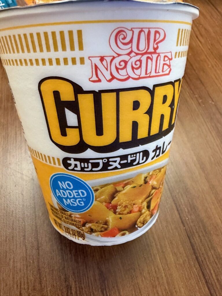 アメリカAmazonで購入したカップヌードルのカレー味