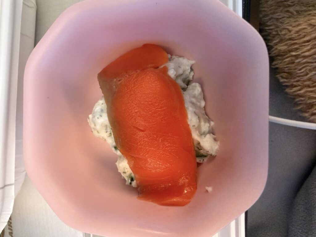 JAL機内食の副菜、サーモンとサワークリームのポテトサラダ