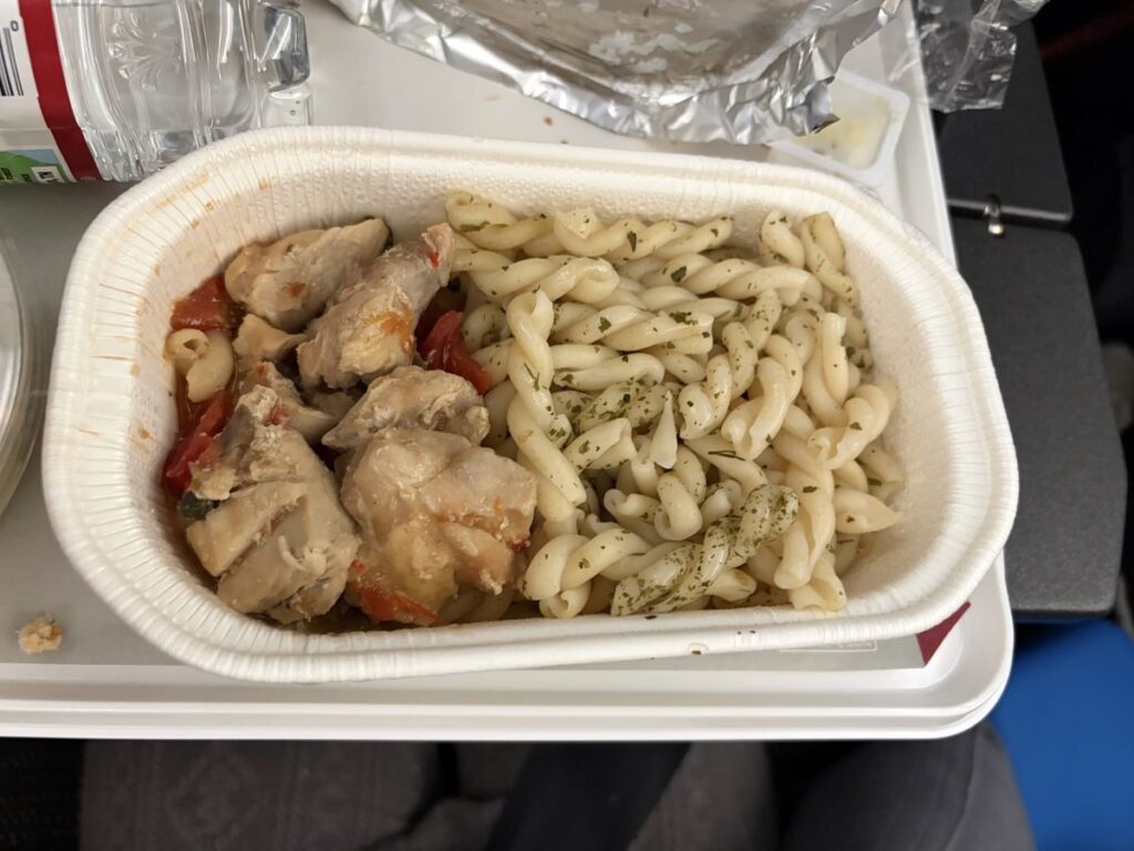 JAL機内食のチキンカチャトーラとジェメッリパスタ