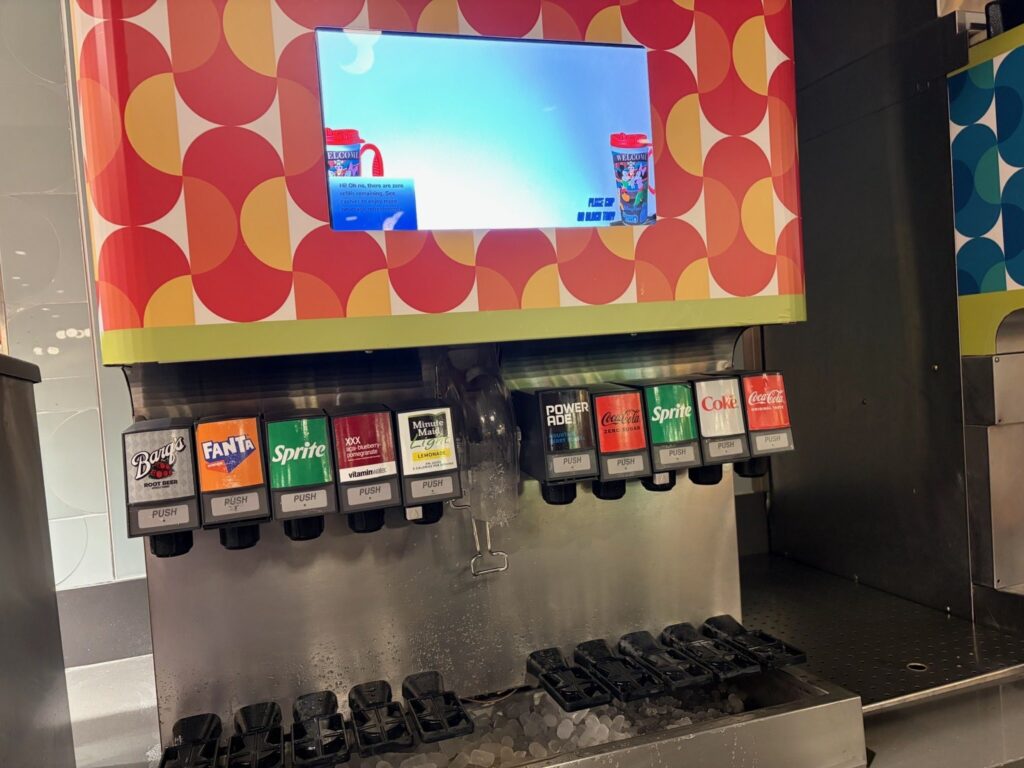 ポップセンチュリーのフードコートのドリンクバー