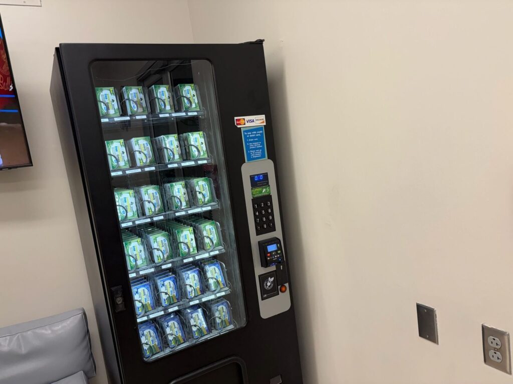 ランドリー室内にある洗剤の自動販売機