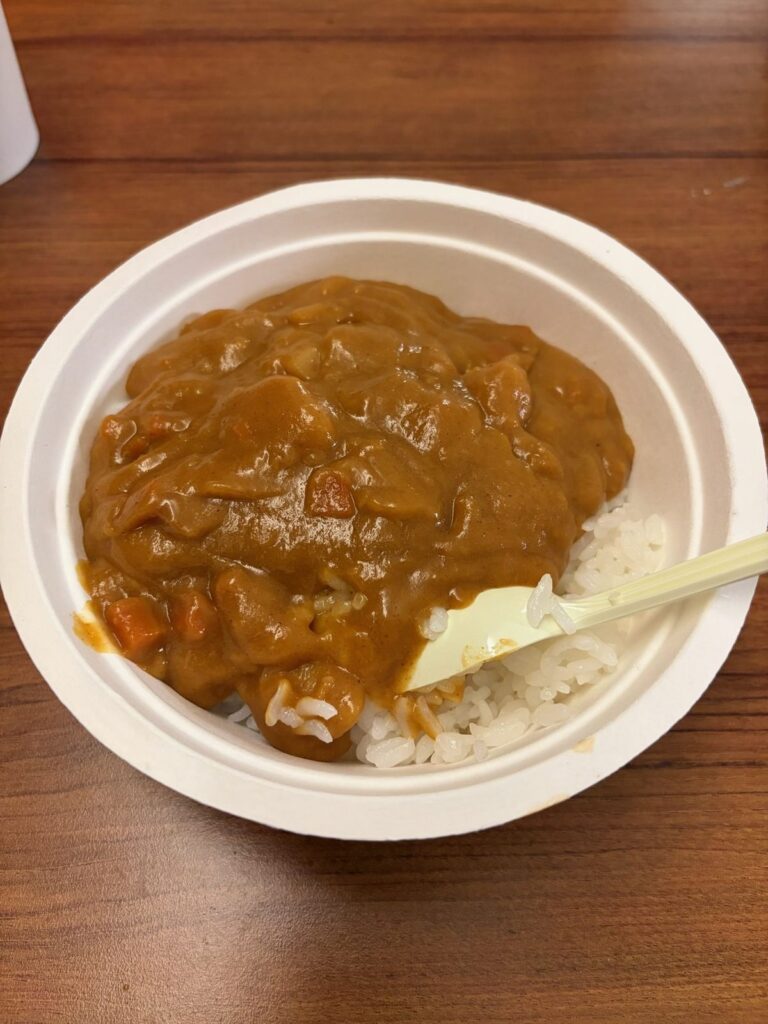トラベルマルチクッカーとパックごはん・レトルトカレーで作ったカレーライス