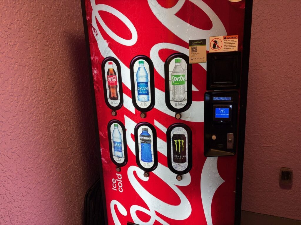 ポップセンチュリー館内の自動販売機