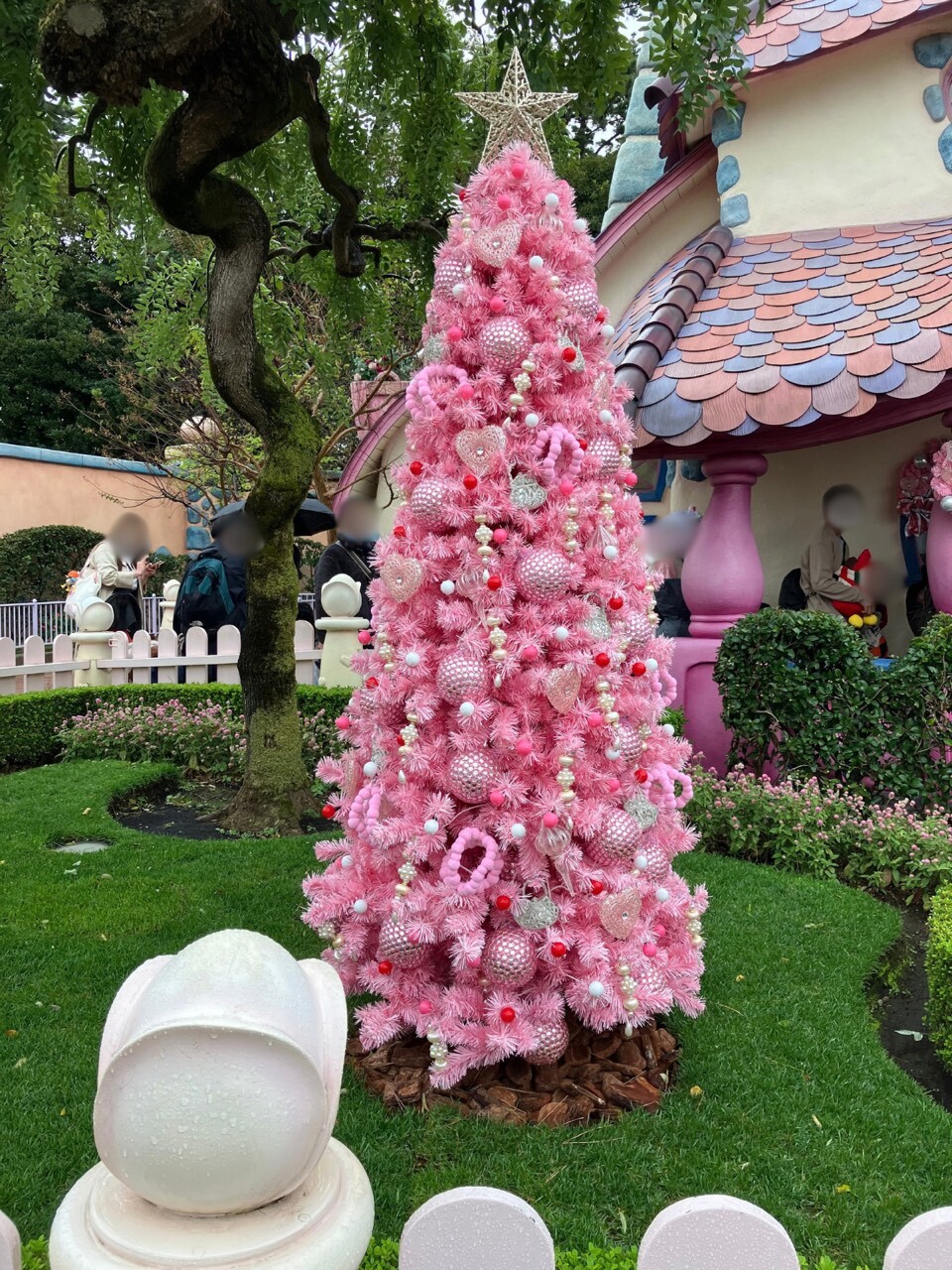 Pink Christmas tree decorated with hearts and pearls outside Minnie's house in Toontown, Tokyo Disneyland